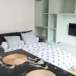 Hostnfly Apartments - Charming Bright Apt Near Nation