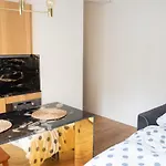 Hostnfly Apartments - Charming Bright Apt Near Nation