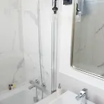 Hostnfly Apartments - Charming Bright Apt Near Nation