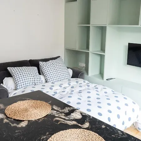 Hostnfly - Charming Bright Apt Near Nation *