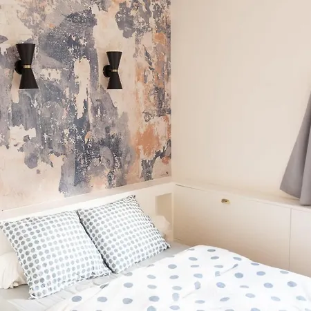 Hostnfly - Charming Bright Apt Near Nation *